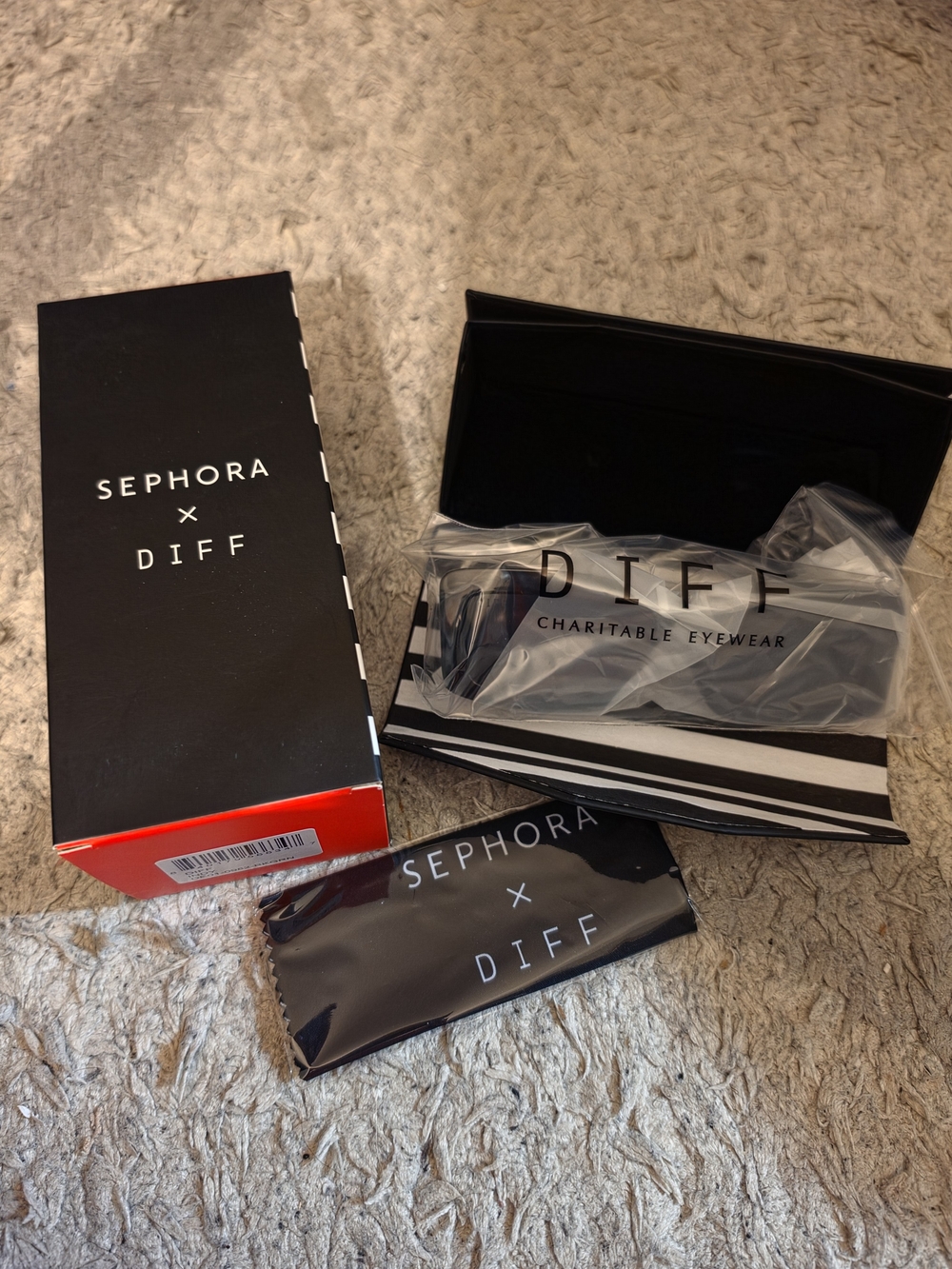 Sephora x DIFF Sunglasses with Case & Cloth - Black